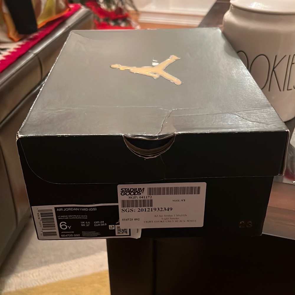 Air Jordan 1 Mid ‘Smoke Grey’ - Picture 2 of 7